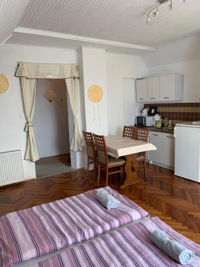 Апартаменты Kriszta Apartmanhaz Балатонлелле Экстерьер фото
