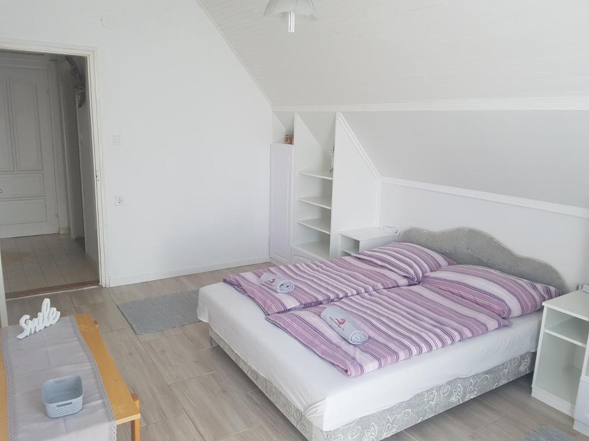 Апартаменты Kriszta Apartmanhaz Балатонлелле Экстерьер фото