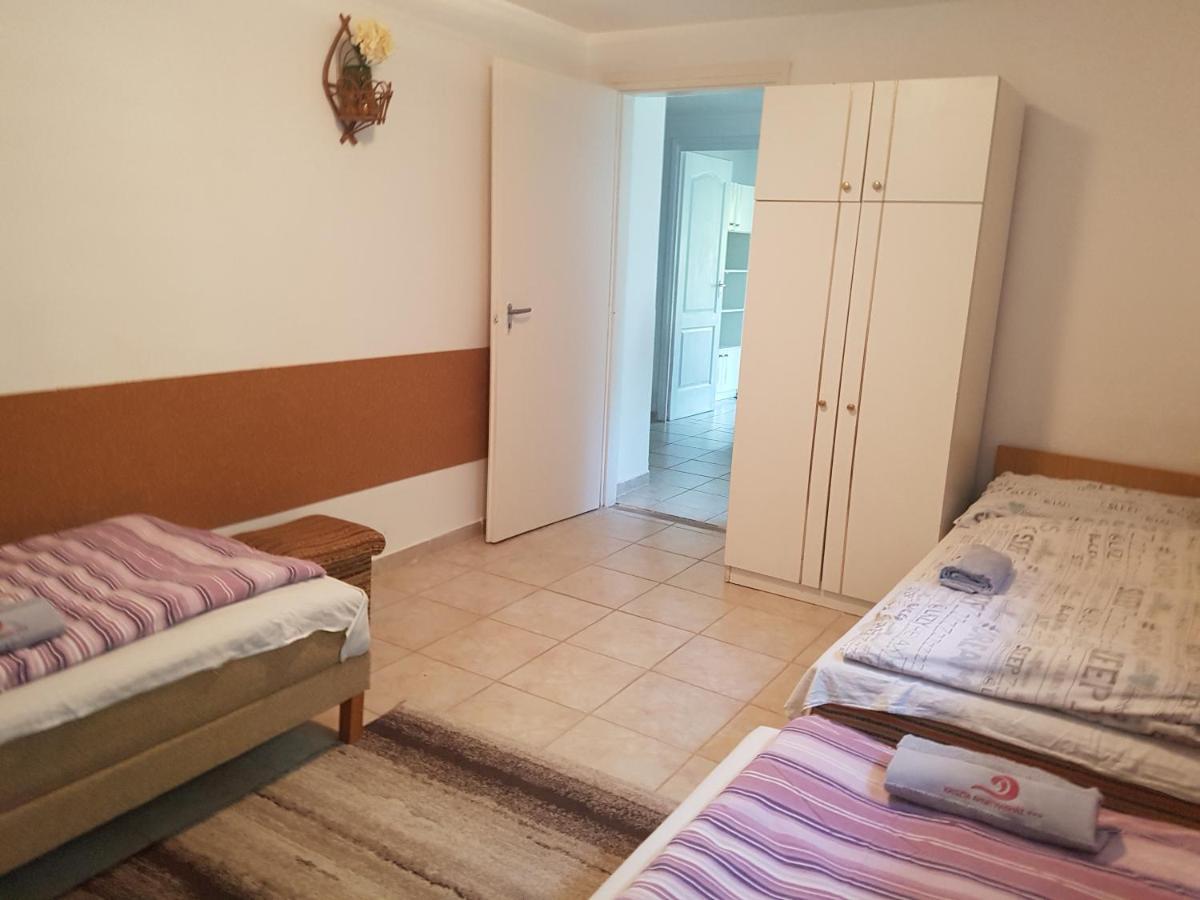 Апартаменты Kriszta Apartmanhaz Балатонлелле Экстерьер фото