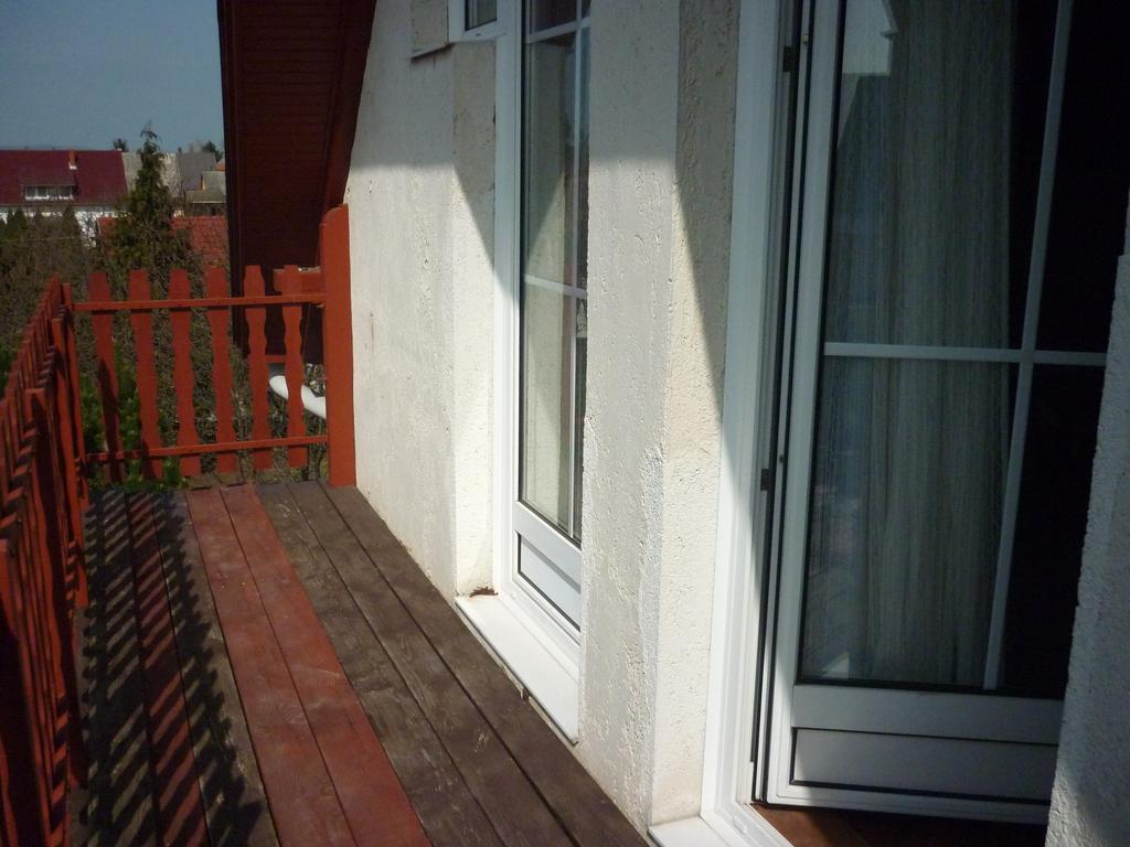 Апартаменты Kriszta Apartmanhaz Балатонлелле Экстерьер фото