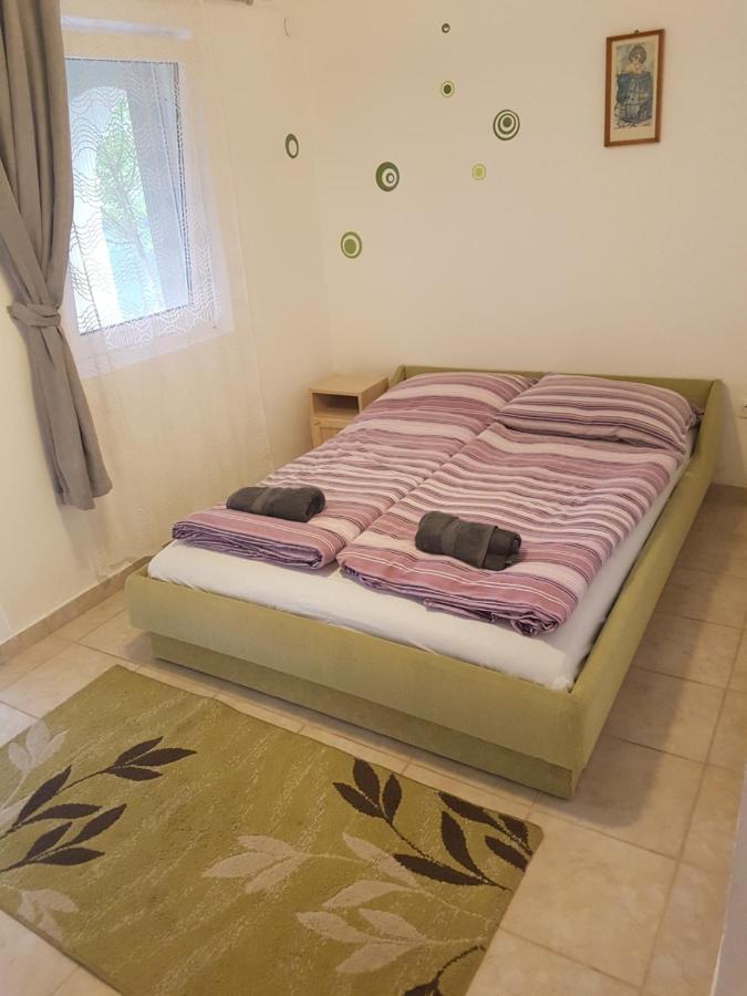 Апартаменты Kriszta Apartmanhaz Балатонлелле Экстерьер фото