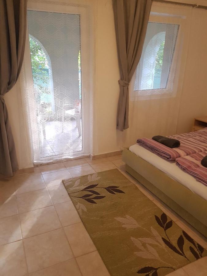 Апартаменты Kriszta Apartmanhaz Балатонлелле Экстерьер фото