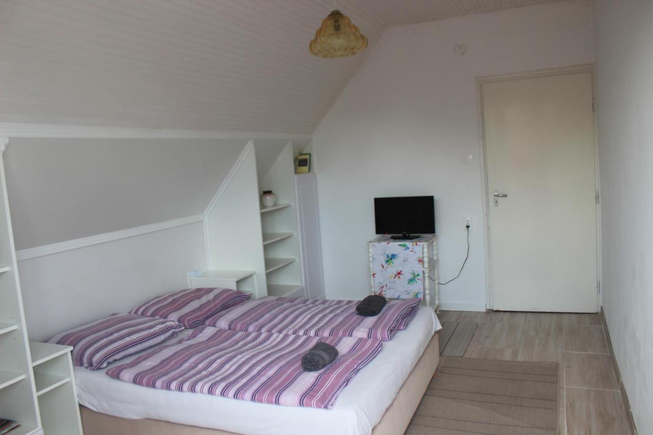 Апартаменты Kriszta Apartmanhaz Балатонлелле Экстерьер фото