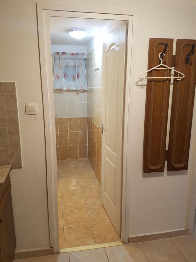 Апартаменты Kriszta Apartmanhaz Балатонлелле Экстерьер фото